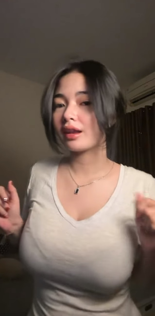 looking makes it hot_44