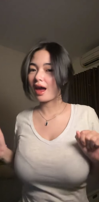 looking makes it hot_44