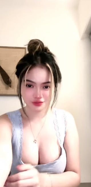 looking makes it hot_44