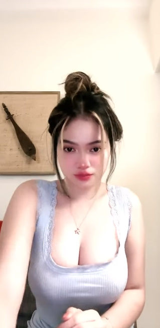 looking makes it hot_44