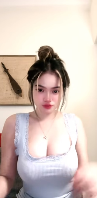 looking makes it hot_44