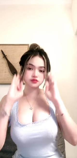 looking makes it hot_44