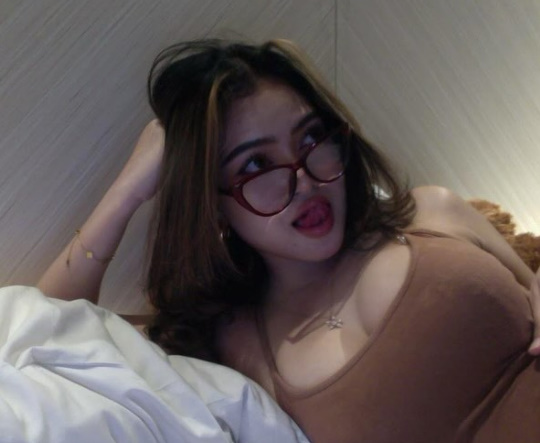 looking makes it hot_45