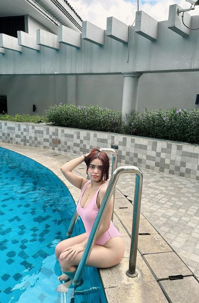 looking makes it hot_45