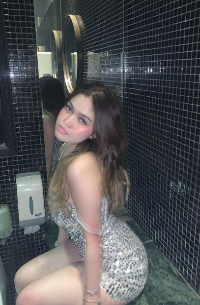 looking makes it hot_45