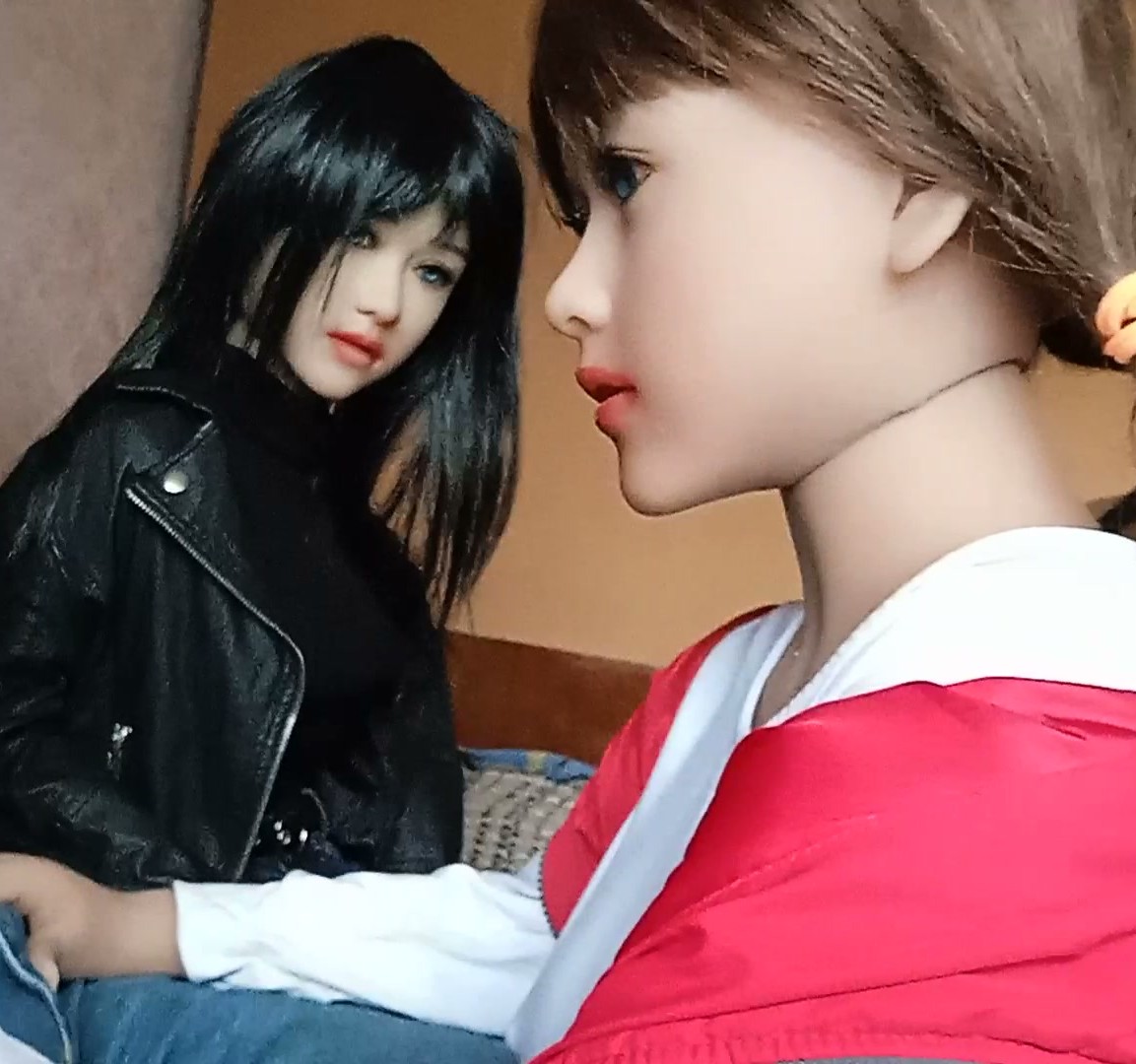 Kitty in shock watching Ninel paying rent to house-owner.