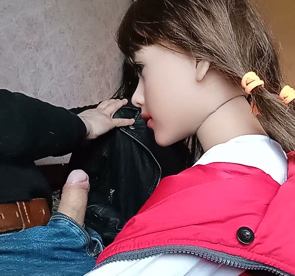 Kitty in shock watching Ninel paying rent to house-owner.