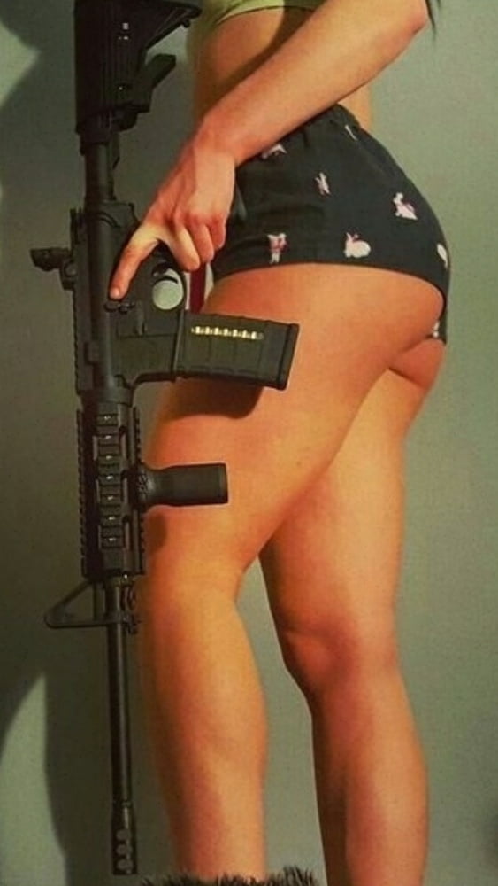 Chicks & Guns 32