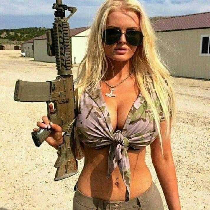 Chicks & Guns 32