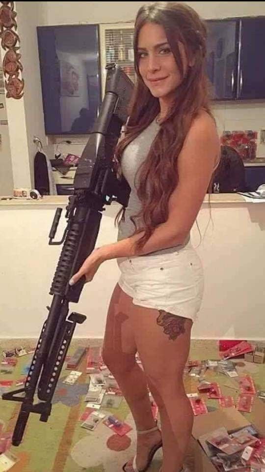 Chicks & Guns 32