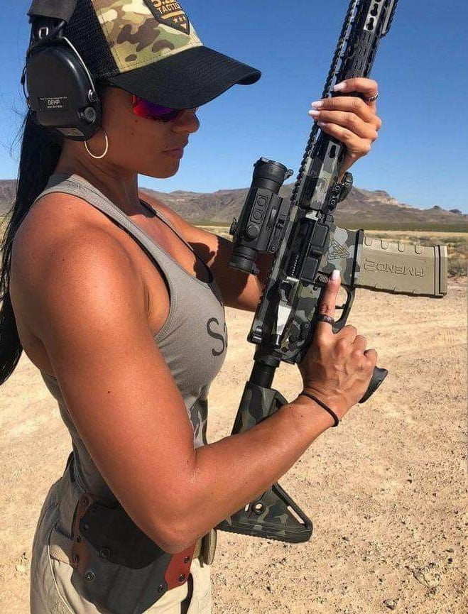 Chicks & Guns 32