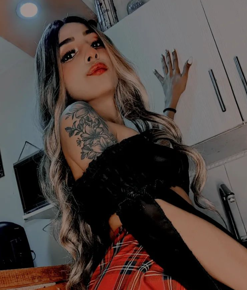 Maria Quiroz Barrientos Latina Cam Model