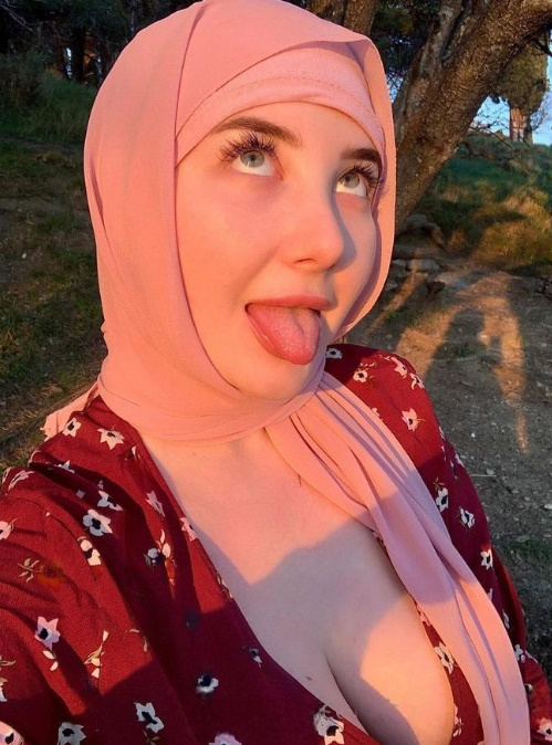 looking makes it hot_47