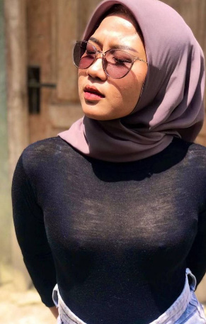 looking makes it hot_47