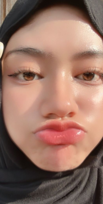 looking makes it hot_47