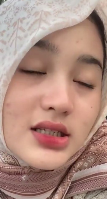 looking makes it hot_47