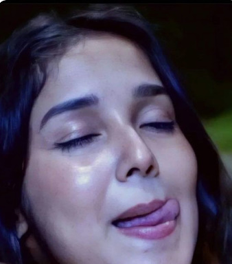 looking makes it hot_47