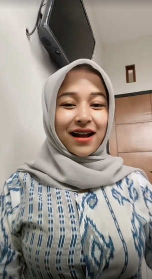 looking makes it hot_47