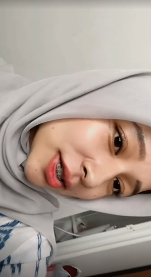 looking makes it hot_47