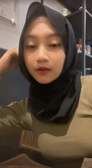 looking makes it hot_47