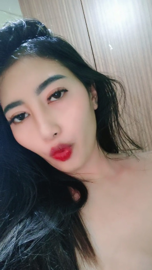 looking makes it hot_51