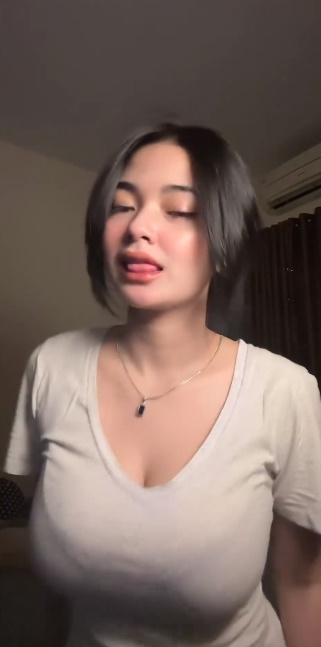 looking makes it hot_52