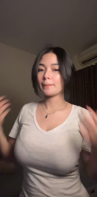 looking makes it hot_52