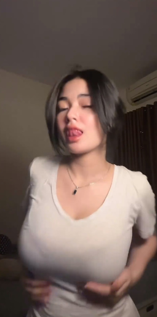 looking makes it hot_52