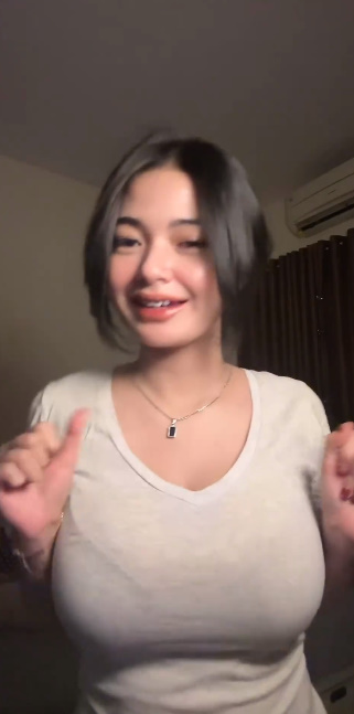 looking makes it hot_52