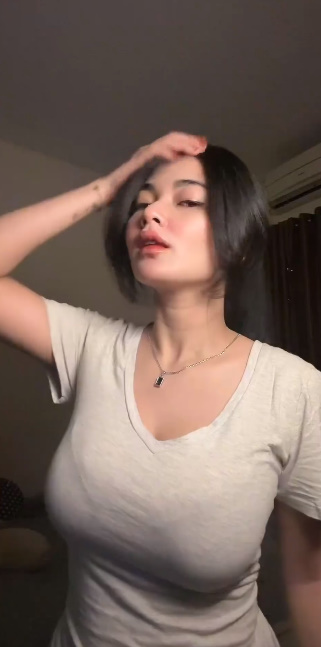 looking makes it hot_52