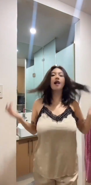 looking makes it hot_52