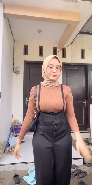 looking makes it hot_52