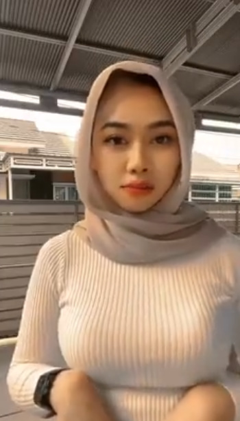 looking makes it hot_52