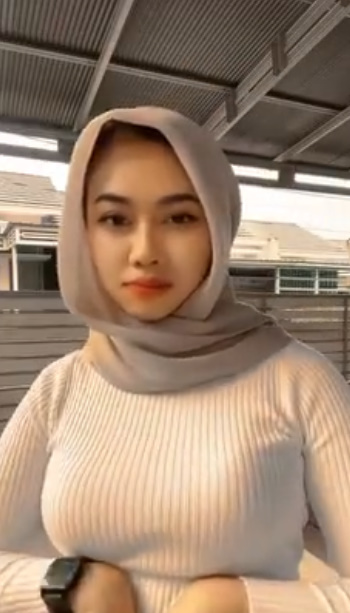 looking makes it hot_52