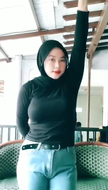 looking makes it hot_52