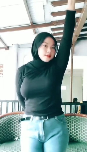 looking makes it hot_52