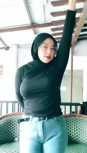 looking makes it hot_52