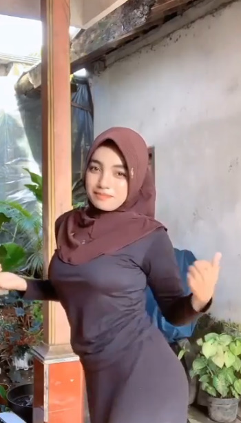 looking makes it hot_52