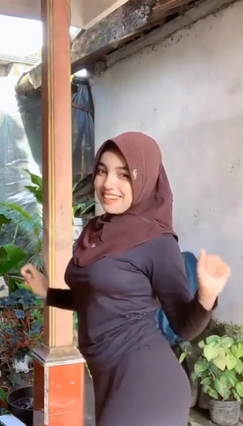 looking makes it hot_52