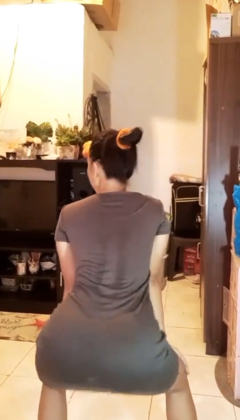 looking makes it hot_52