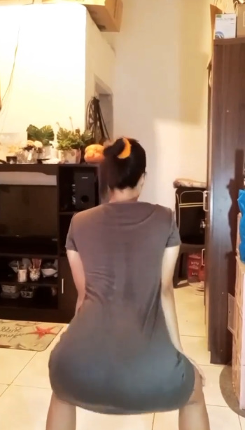 looking makes it hot_52