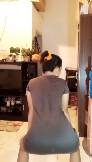 looking makes it hot_52