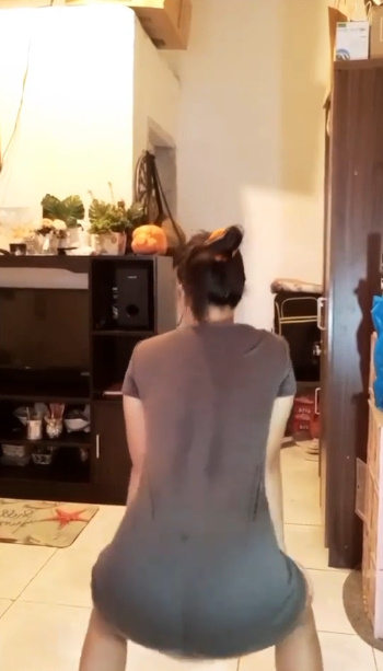 looking makes it hot_52