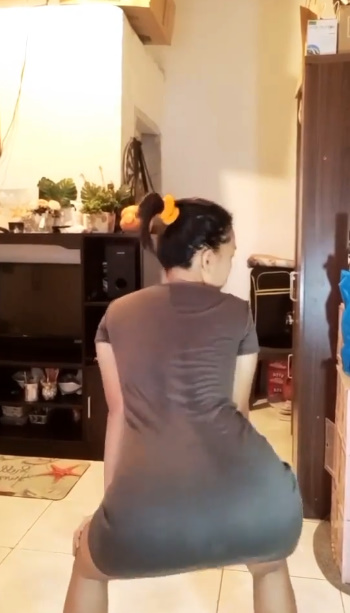 looking makes it hot_52