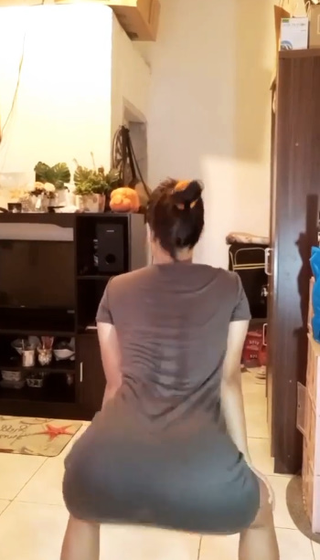 looking makes it hot_52