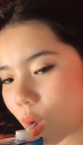 looking makes it hot_52