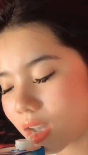 looking makes it hot_52