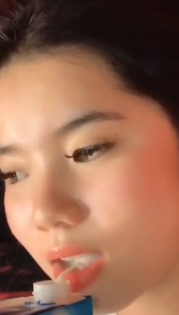 looking makes it hot_52