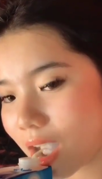 looking makes it hot_52