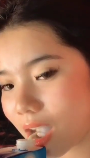 looking makes it hot_52